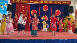 Hình ảnh BÉ ĐÓN XUÂN 2024