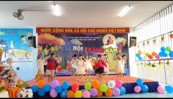 VUI HỘI TRĂNG RẰM