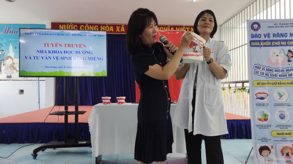 TUYÊN TRUYỀN NHA KHOA HỌC ĐƯỜNG VÀ TƯ VẤN VỆ SINH RĂNG MIỆNG