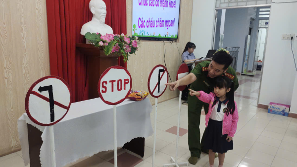 Tuyên truyền giáo dục pháp luật an toàn giao thông