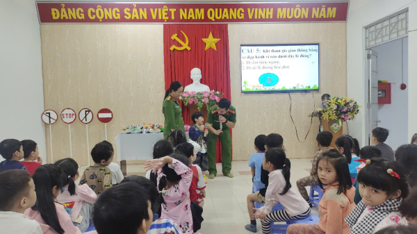 Tuyên truyền giáo dục pháp luật an toàn giao thông