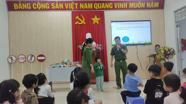 Tuyên truyền giáo dục pháp luật an toàn giao thông